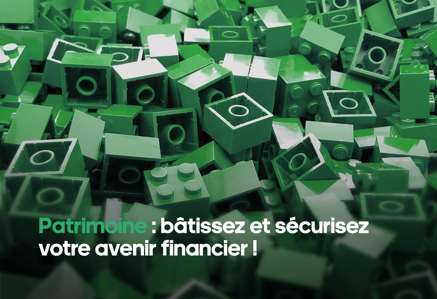 Des blocs de Légo symbolisant les étapes de la construction et de la sécurisation d'un patrimoine pour les professionnels de la santé.